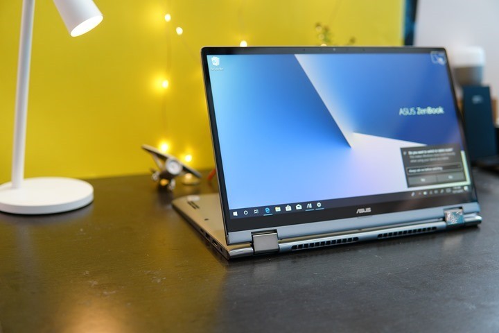 ASUS ZenBook Flip 14 (UM462) Review