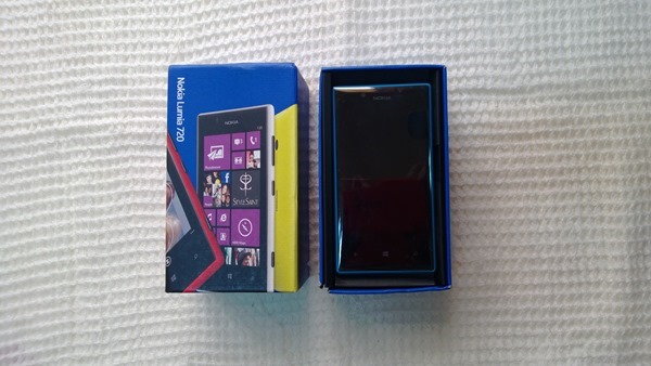 Lumia 720 unboxing (2)