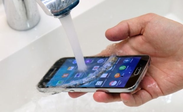 samsung-Galaxy-S5-mini-water-resistant1