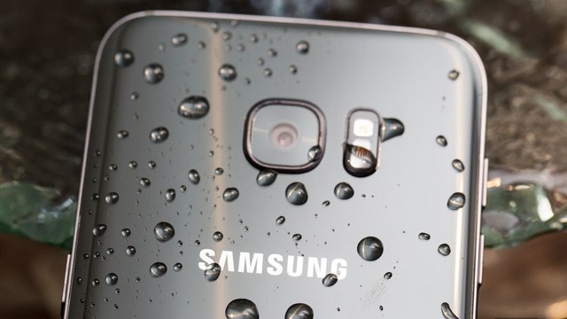 samsung-galaxy-s7-water resistant