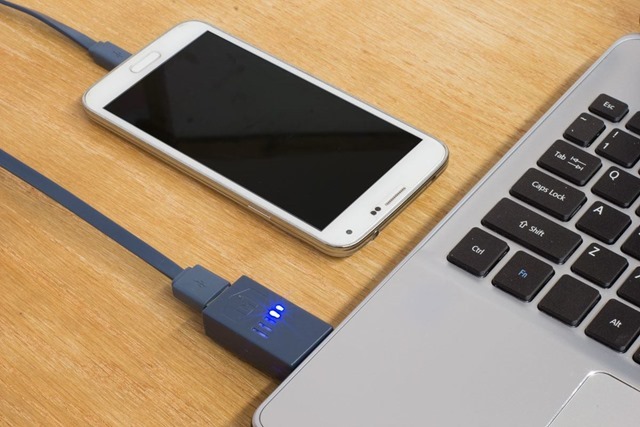 smartphone charging from laptop